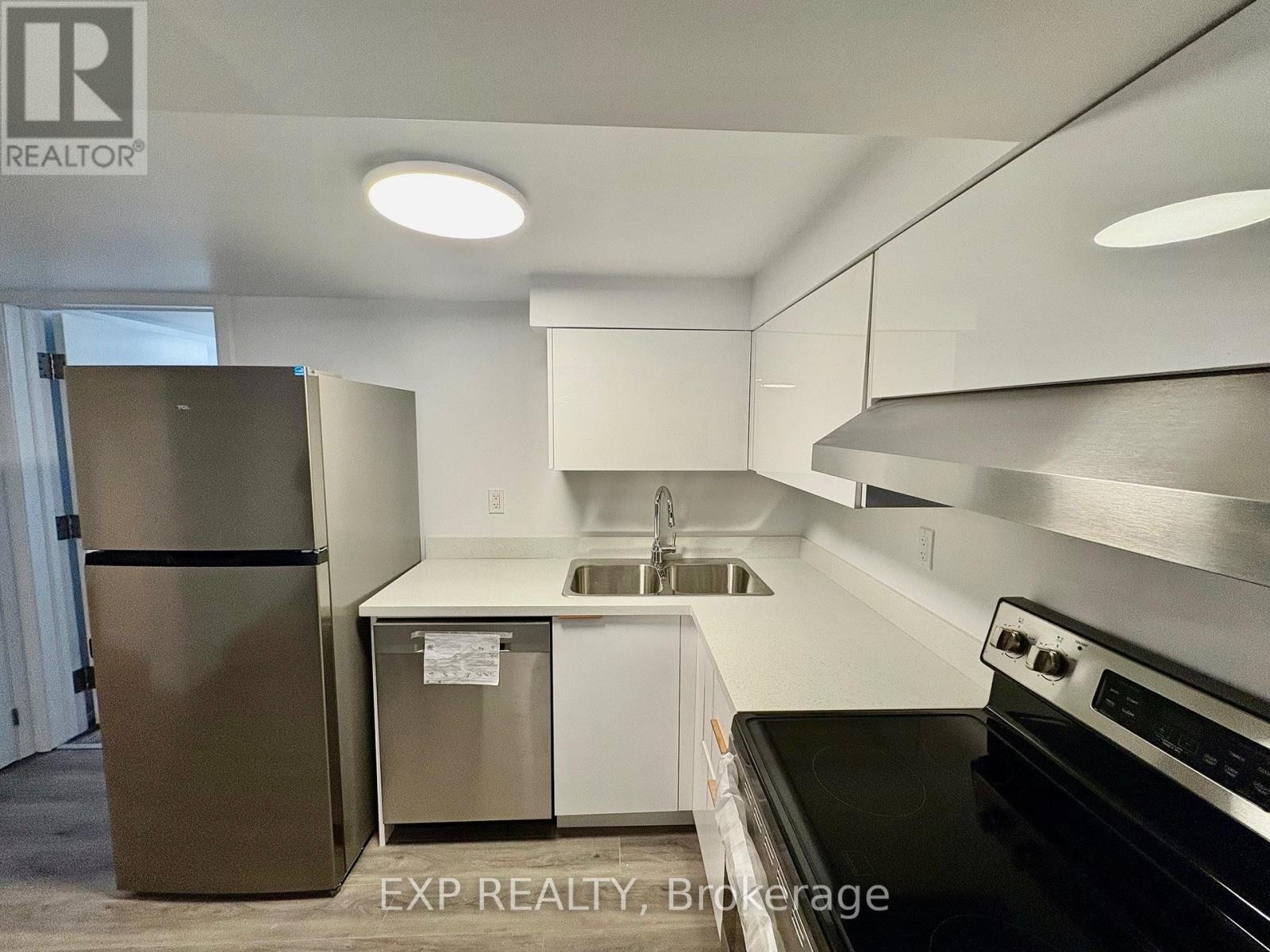 












3 - 1436 BELLAMY STREET

,
Ottawa,




Ontario
K2C1S3

