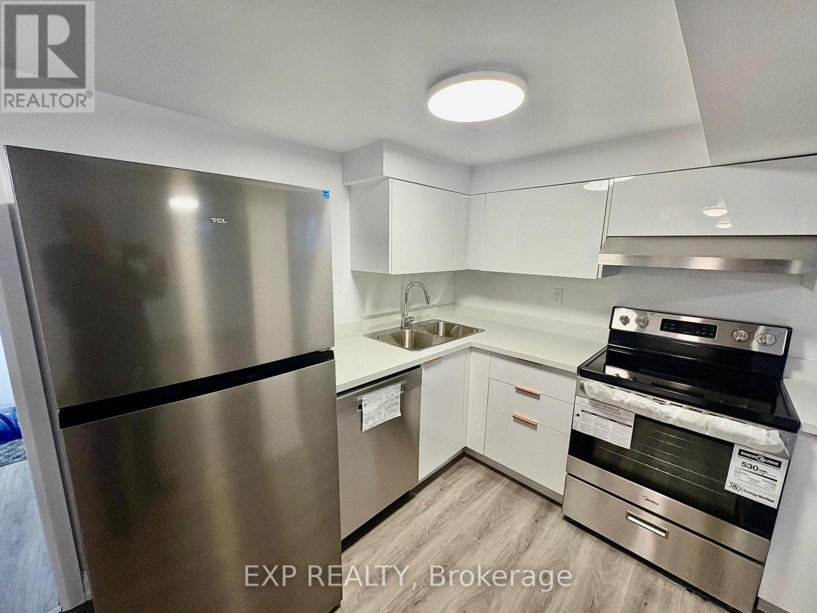 












3 - 1436 BELLAMY STREET

,
Ottawa,




Ontario
K2C1S3

