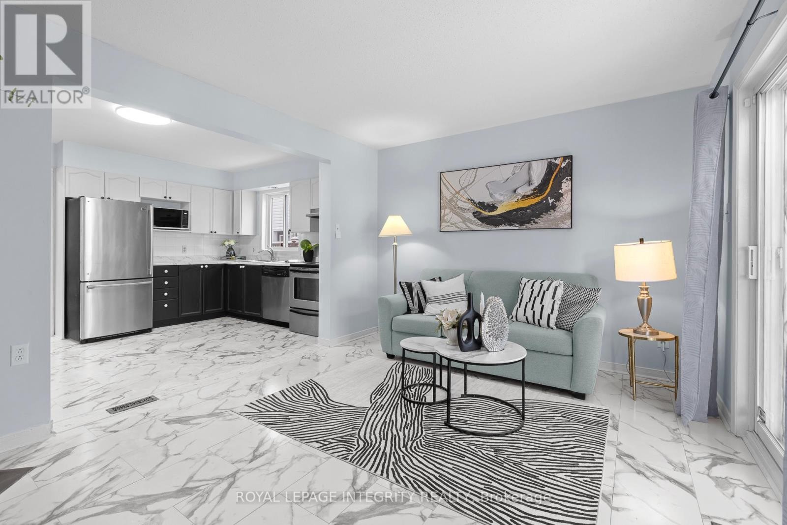 












11 ROYAL FIELD CRESCENT

,
Ottawa,




Ontario
K2J4G1

