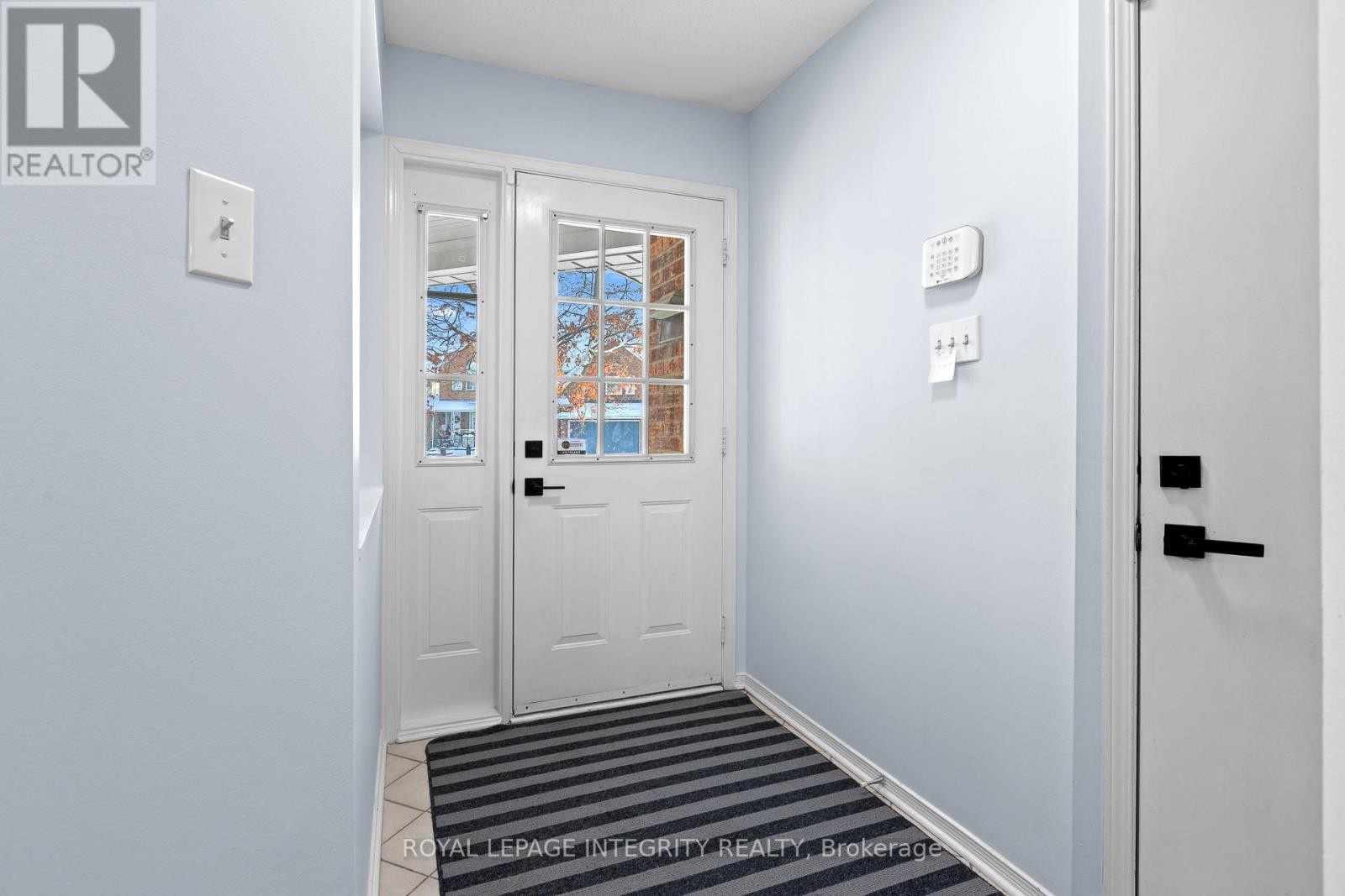 












11 ROYAL FIELD CRESCENT

,
Ottawa,




Ontario
K2J4G1

