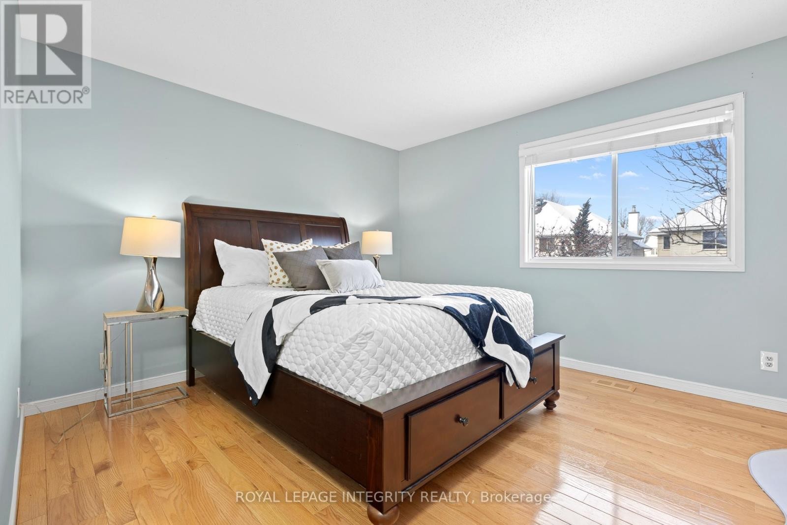 












11 ROYAL FIELD CRESCENT

,
Ottawa,




Ontario
K2J4G1

