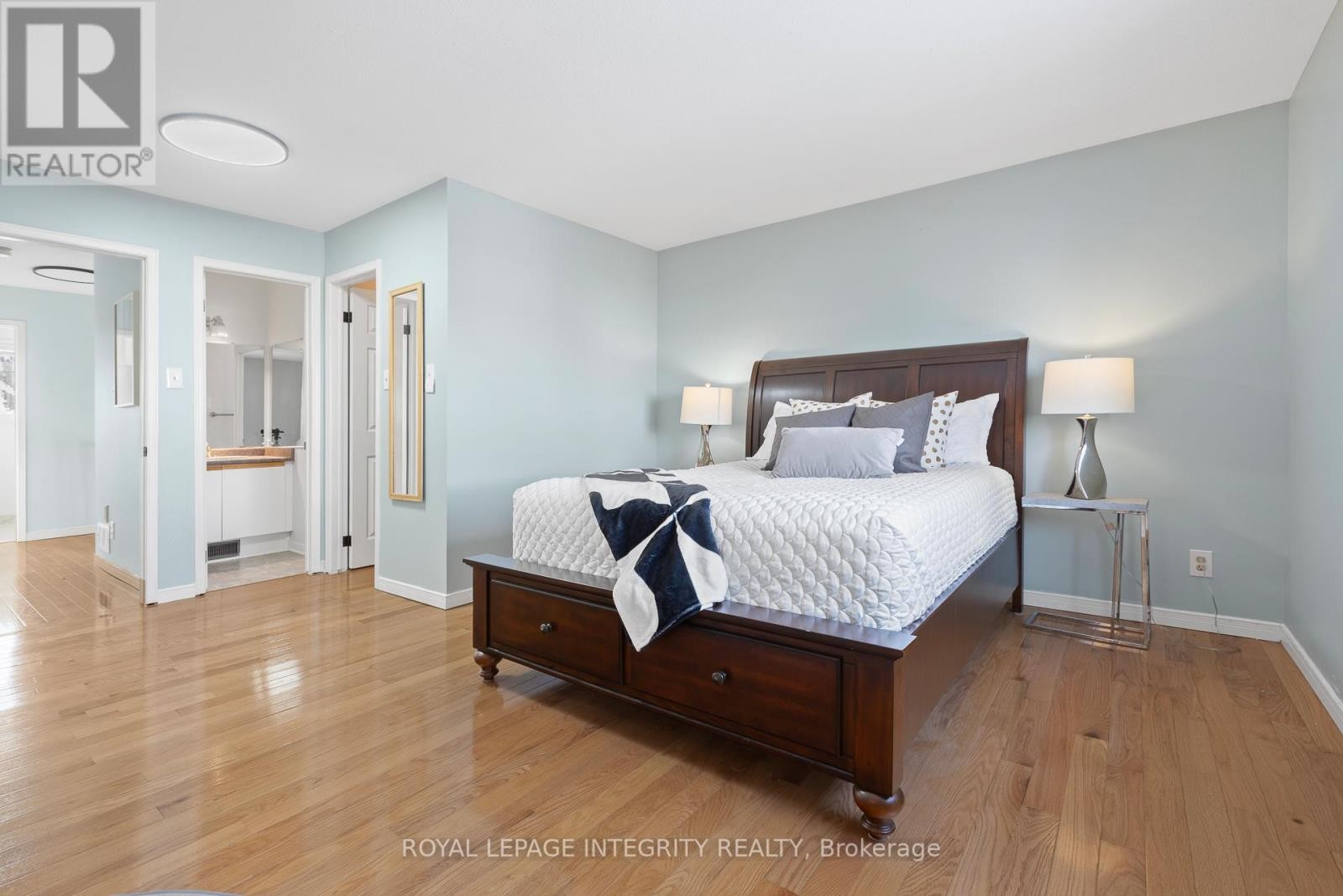 












11 ROYAL FIELD CRESCENT

,
Ottawa,




Ontario
K2J4G1

