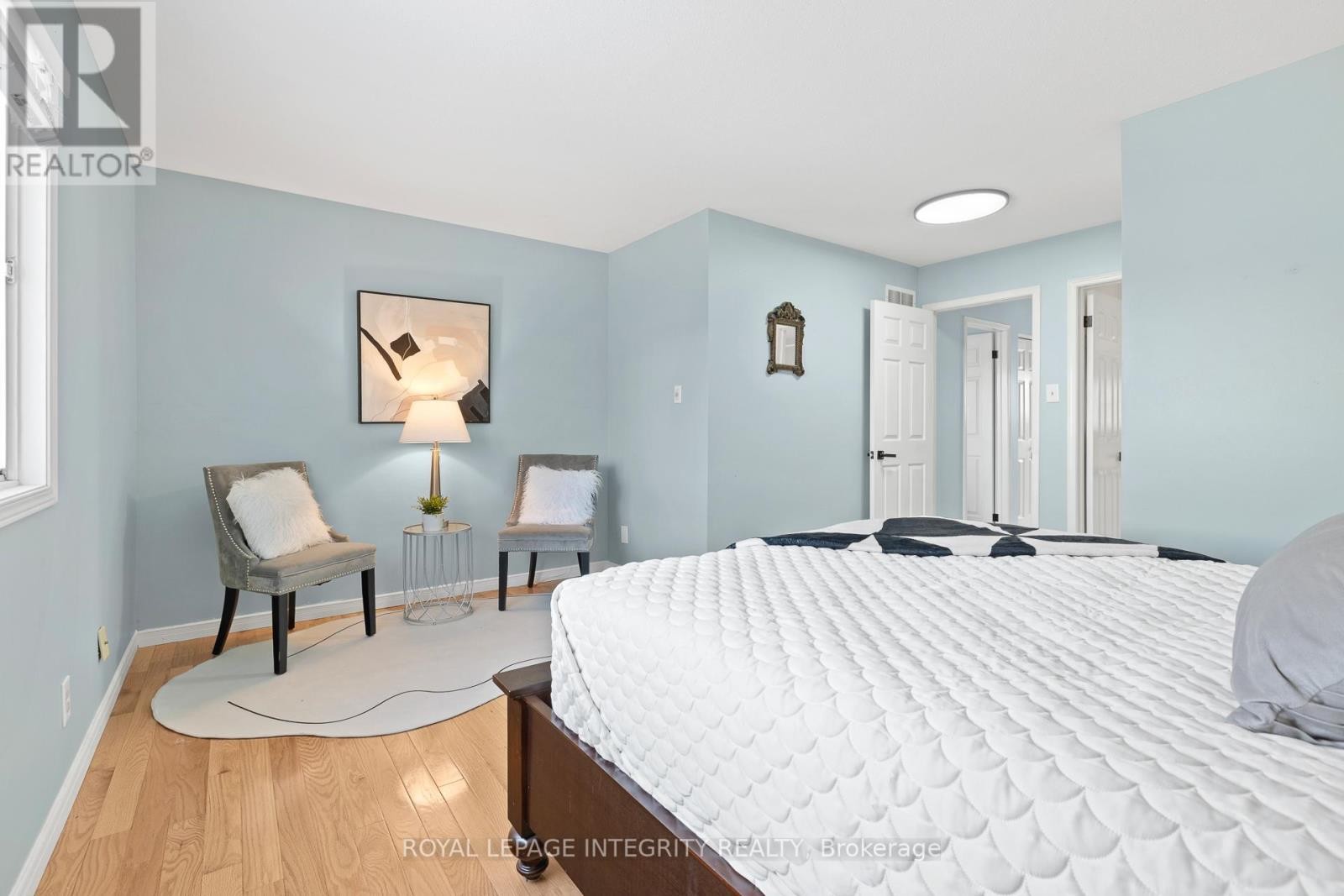 












11 ROYAL FIELD CRESCENT

,
Ottawa,




Ontario
K2J4G1

