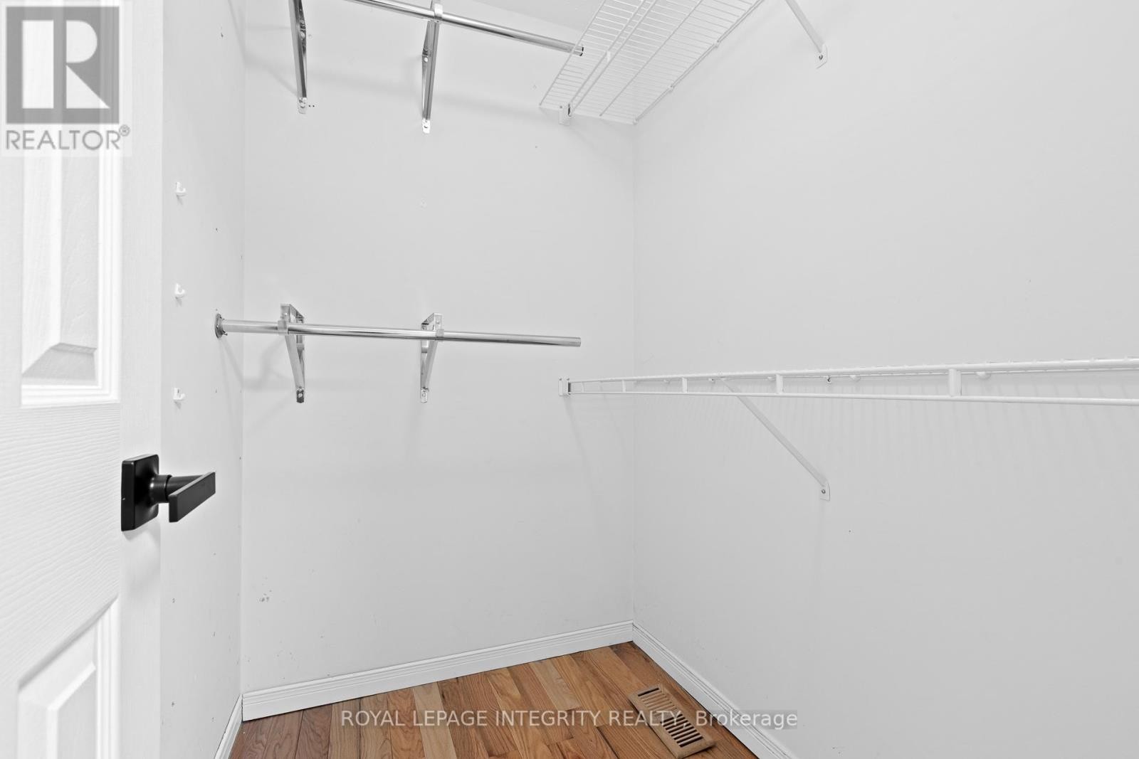 












11 ROYAL FIELD CRESCENT

,
Ottawa,




Ontario
K2J4G1

