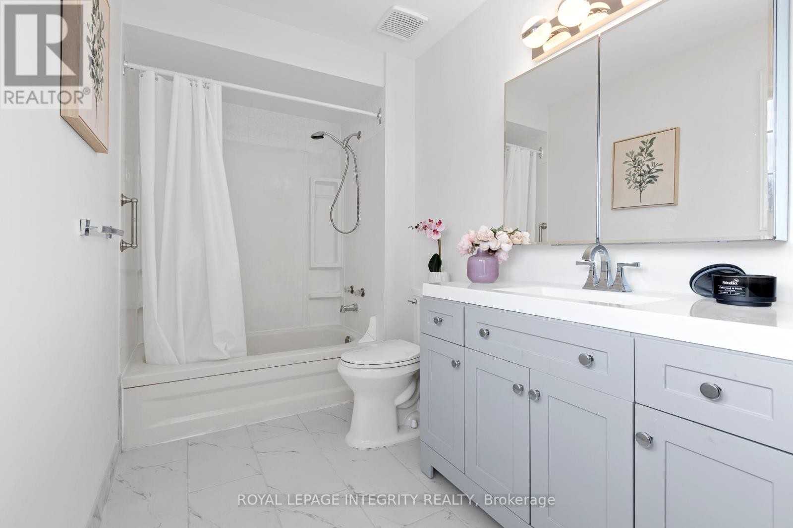 












11 ROYAL FIELD CRESCENT

,
Ottawa,




Ontario
K2J4G1

