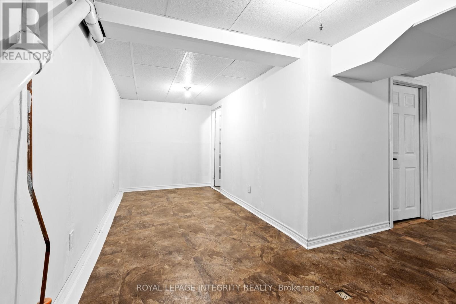 












11 ROYAL FIELD CRESCENT

,
Ottawa,




Ontario
K2J4G1

