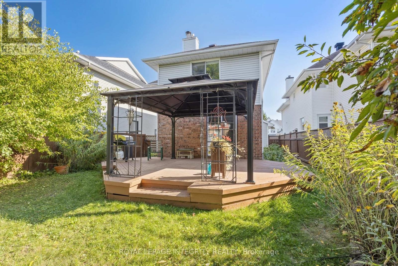 












11 ROYAL FIELD CRESCENT

,
Ottawa,




Ontario
K2J4G1

