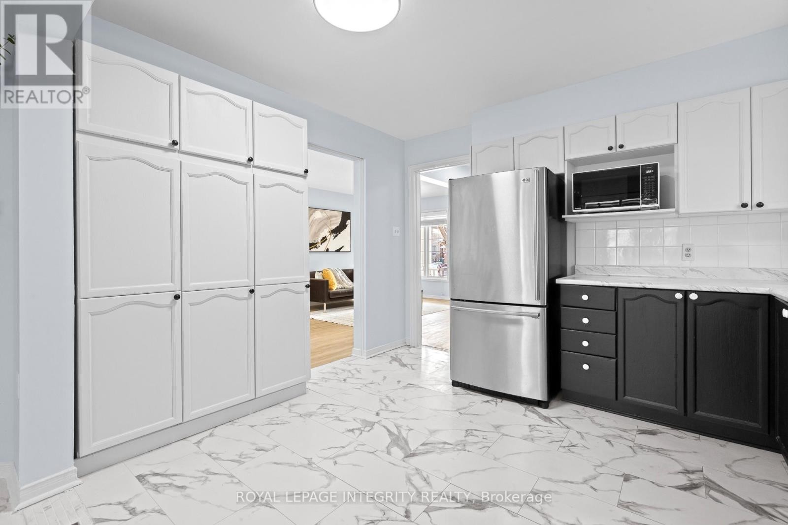 












11 ROYAL FIELD CRESCENT

,
Ottawa,




Ontario
K2J4G1

