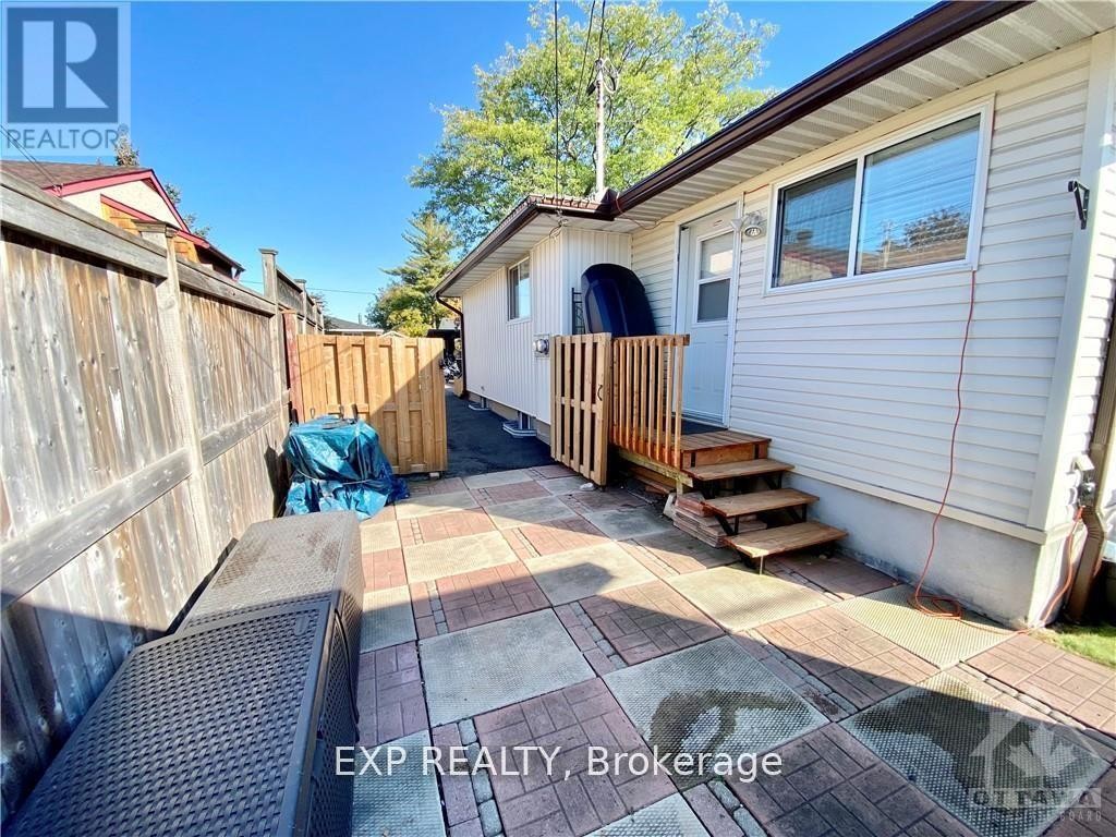 












B - 1344 AVENUE U AVENUE

,
Ottawa,




Ontario
K1G0E1

