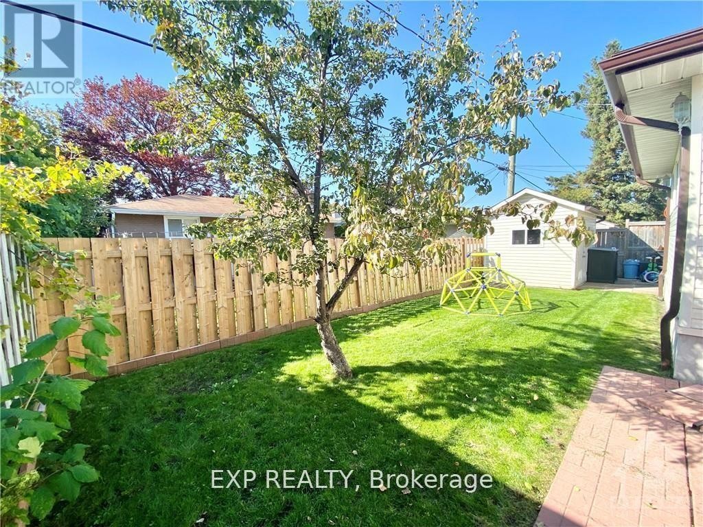 












B - 1344 AVENUE U AVENUE

,
Ottawa,




Ontario
K1G0E1

