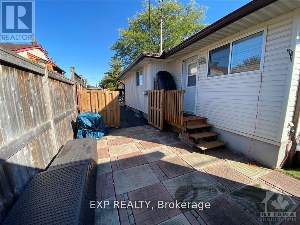 












B - 1344 AVENUE U AVENUE

,
Ottawa,




Ontario
K1G0E1

