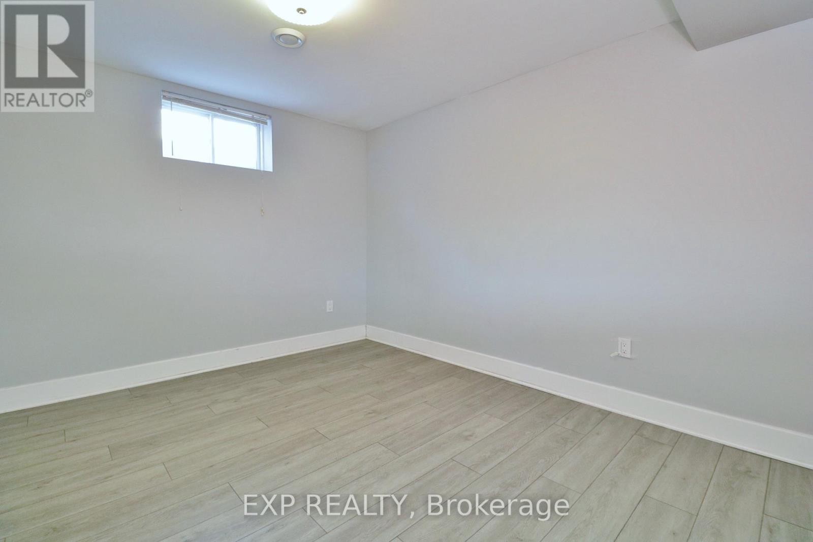 












B - 1344 AVENUE U AVENUE

,
Ottawa,




Ontario
K1G0E1

