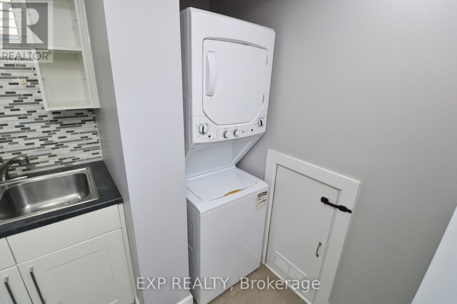 












B - 1344 AVENUE U AVENUE

,
Ottawa,




Ontario
K1G0E1

