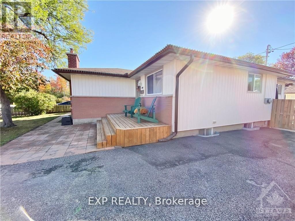 












B - 1344 AVENUE U AVENUE

,
Ottawa,




Ontario
K1G0E1

