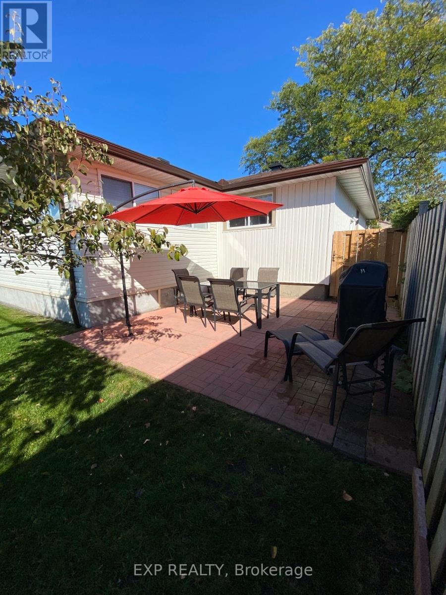 












B - 1344 AVENUE U AVENUE

,
Ottawa,




Ontario
K1G0E1

