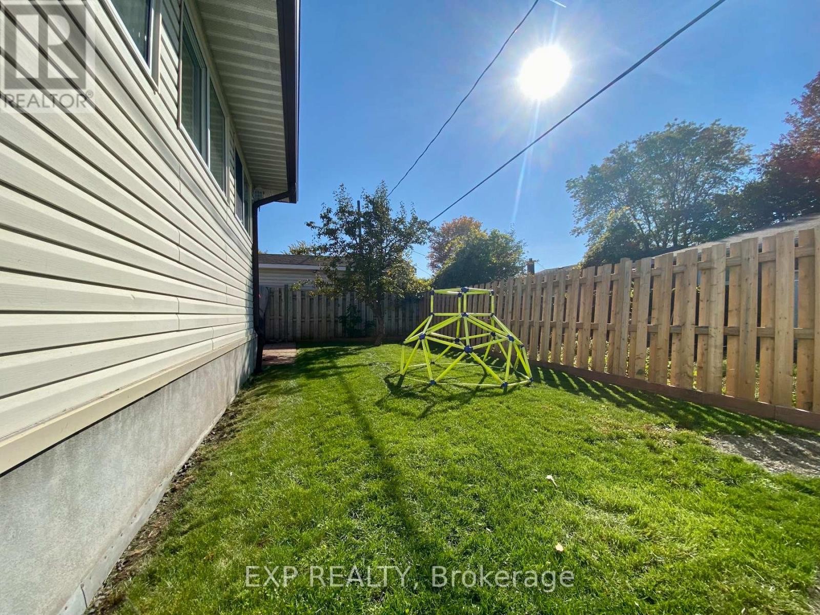 












B - 1344 AVENUE U AVENUE

,
Ottawa,




Ontario
K1G0E1

