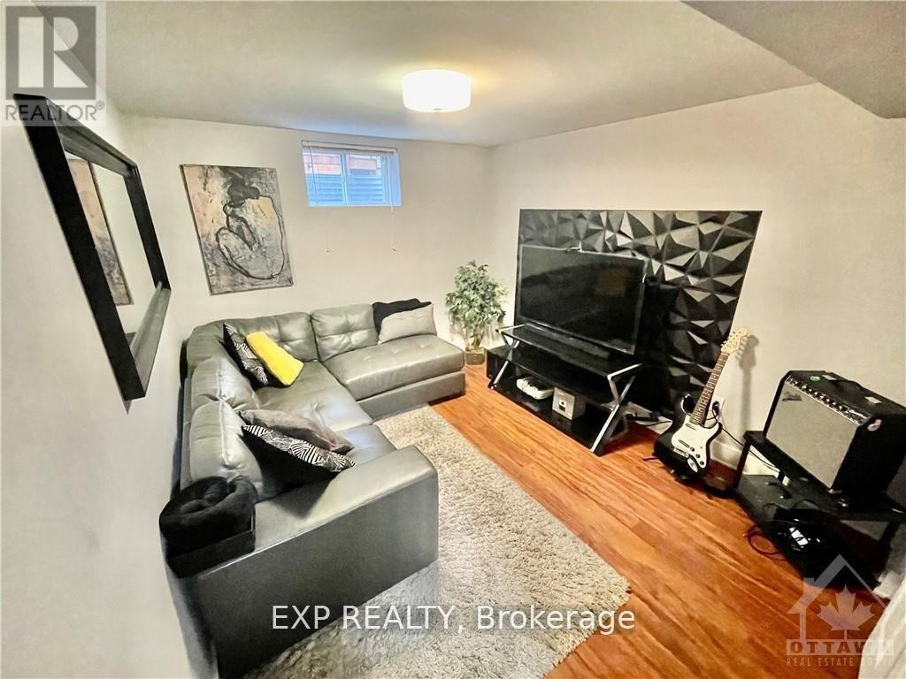 












B - 1344 AVENUE U AVENUE

,
Ottawa,




Ontario
K1G0E1

