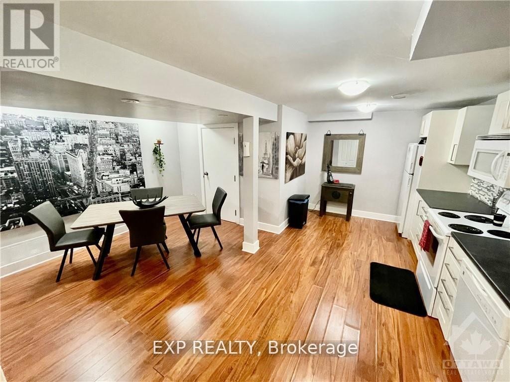 












B - 1344 AVENUE U AVENUE

,
Ottawa,




Ontario
K1G0E1

