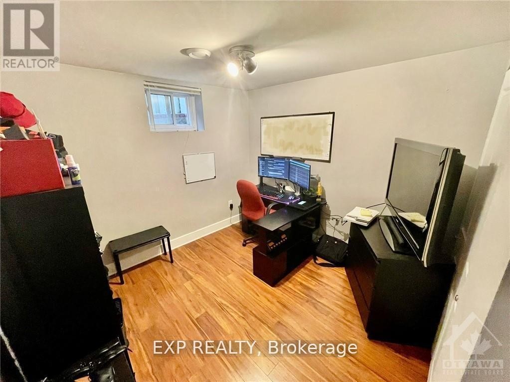 












B - 1344 AVENUE U AVENUE

,
Ottawa,




Ontario
K1G0E1

