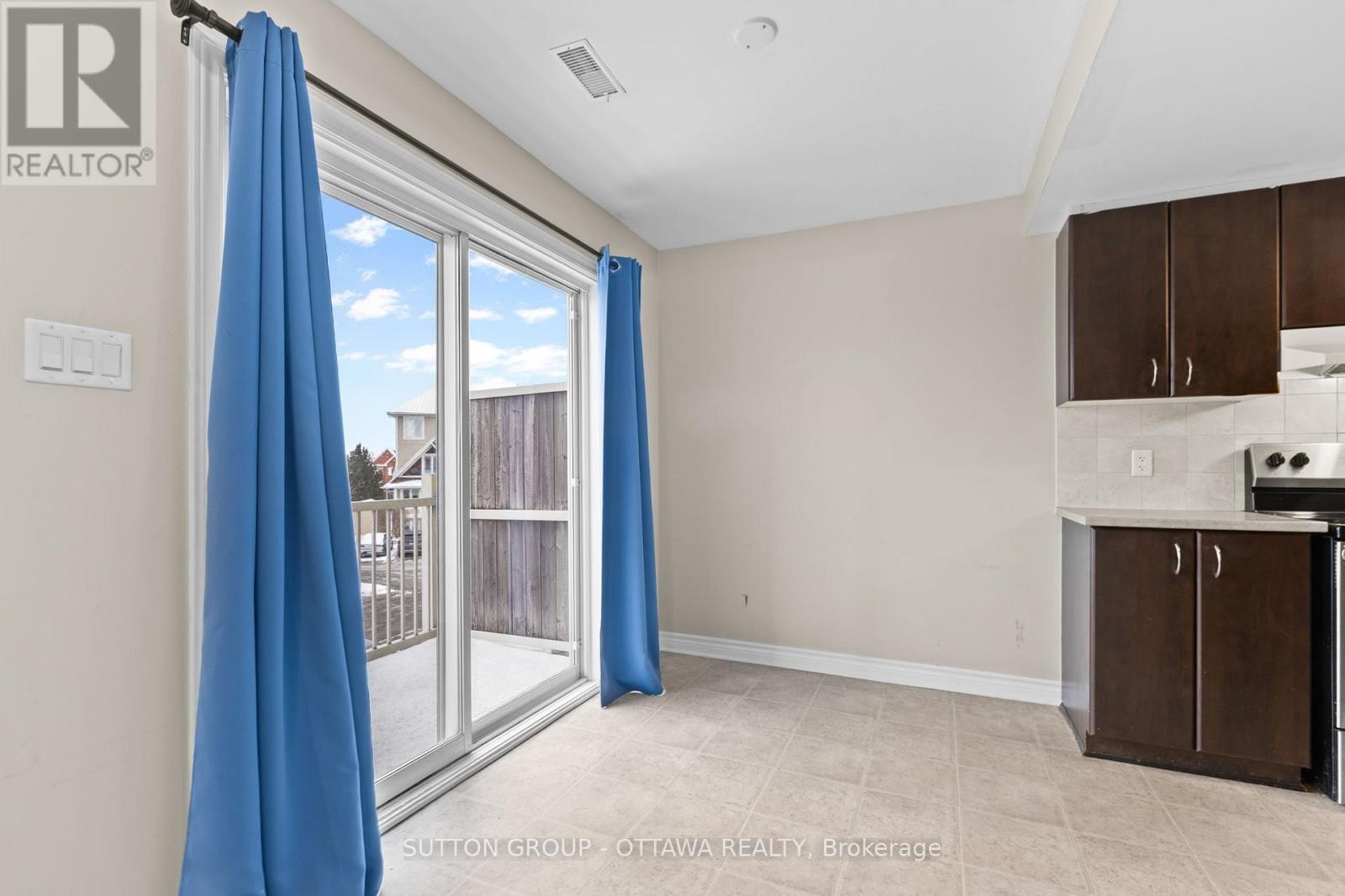 












74 - 641 LOUIS TOSCANO DRIVE

,
Ottawa,




Ontario
K4A0B7

