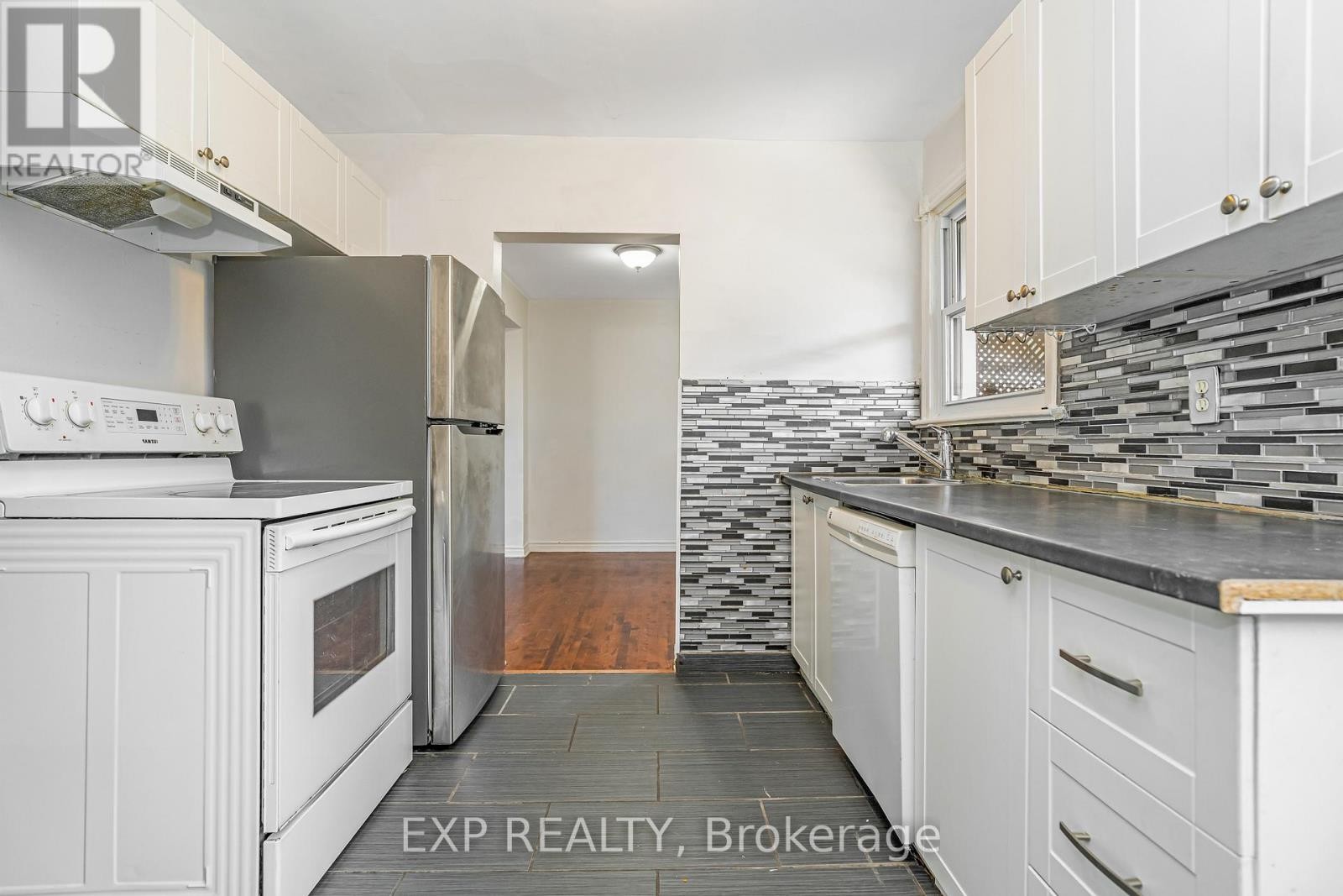 












646 BORTHWICK AVENUE

,
Ottawa,




Ontario
K1K2L9

