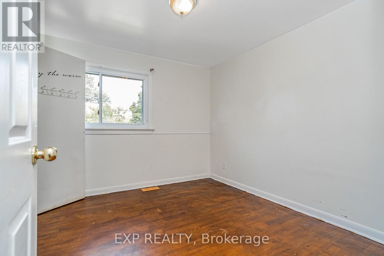 












646 BORTHWICK AVENUE

,
Ottawa,




Ontario
K1K2L9

