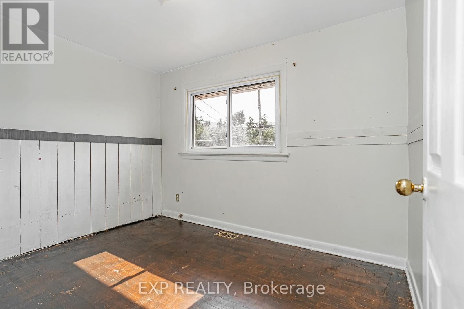 












646 BORTHWICK AVENUE

,
Ottawa,




Ontario
K1K2L9

