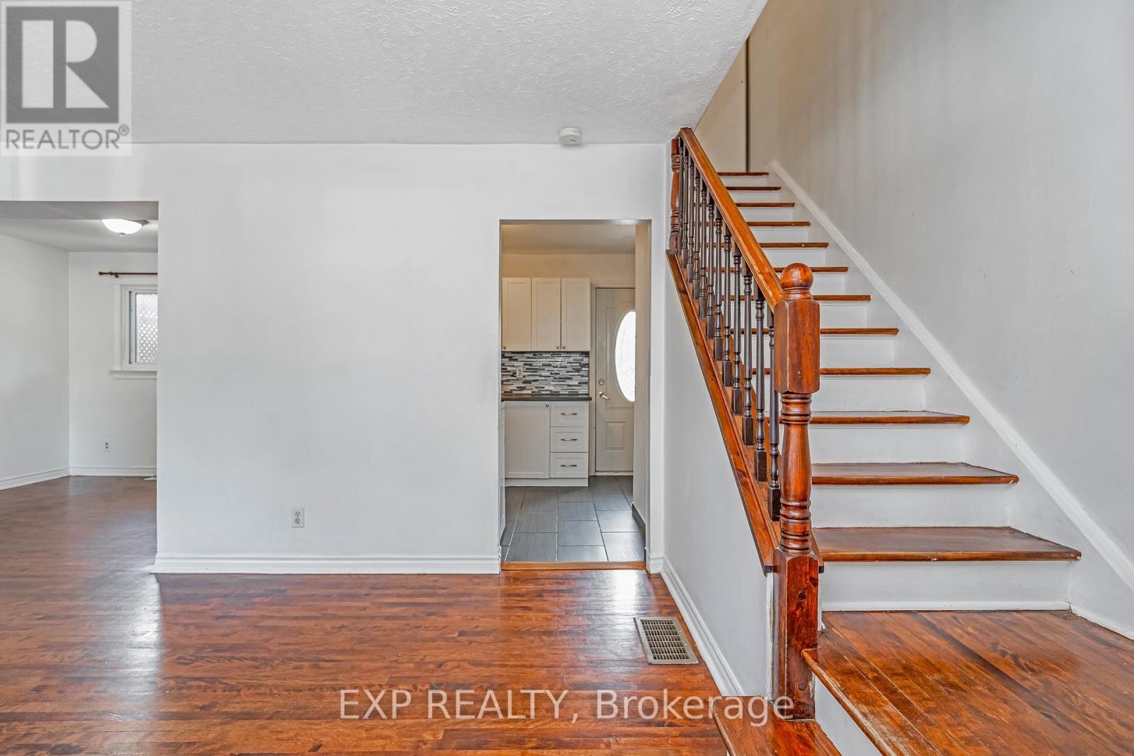 












646 BORTHWICK AVENUE

,
Ottawa,




Ontario
K1K2L9

