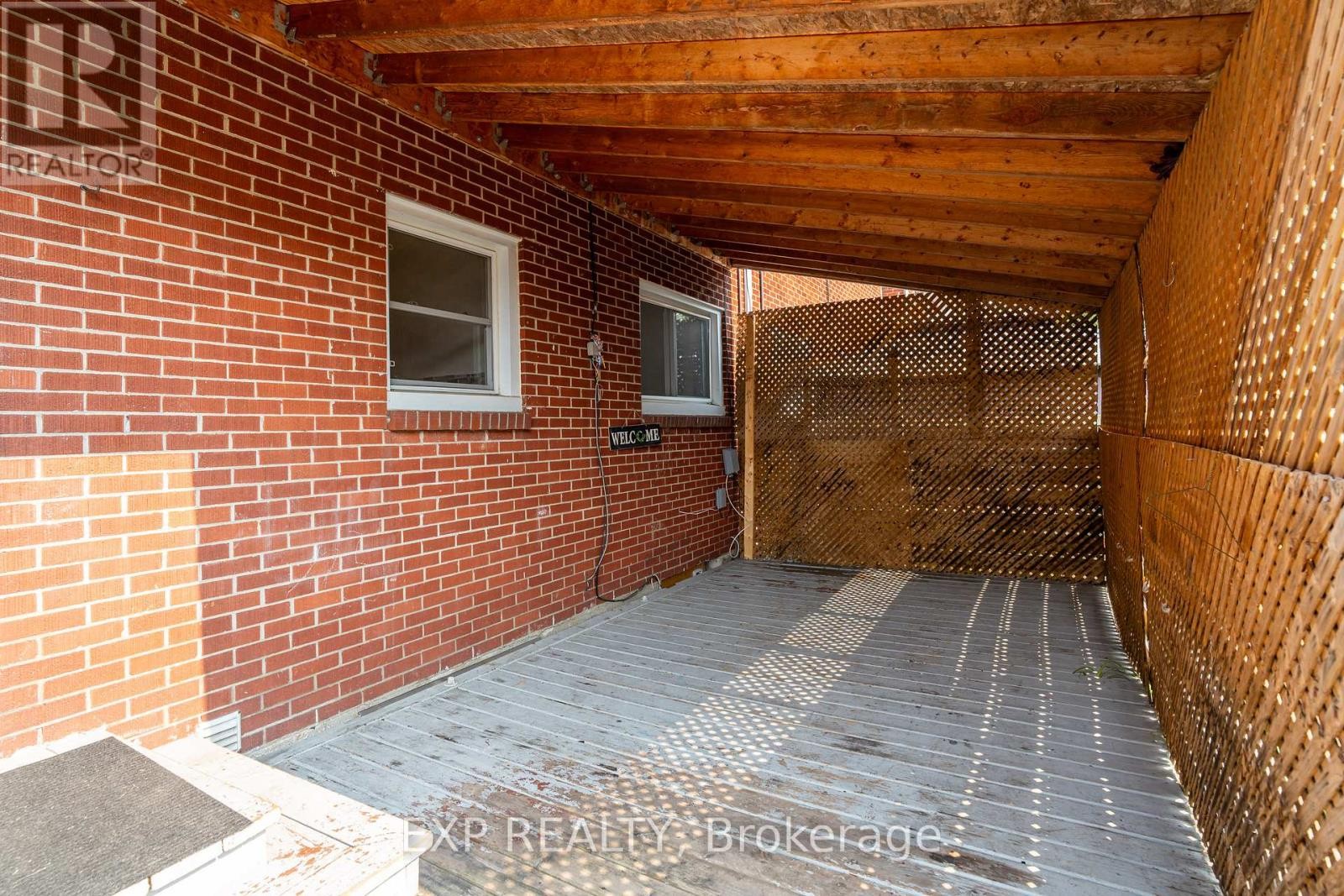 












646 BORTHWICK AVENUE

,
Ottawa,




Ontario
K1K2L9

