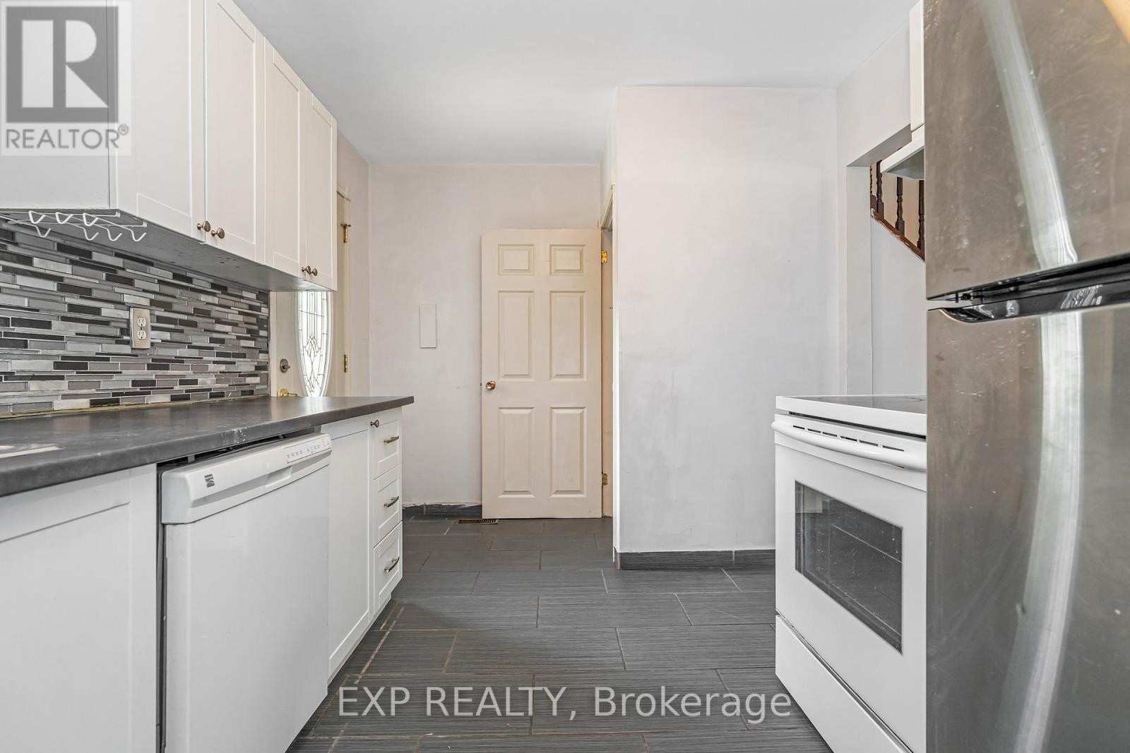 












646 BORTHWICK AVENUE

,
Ottawa,




Ontario
K1K2L9

