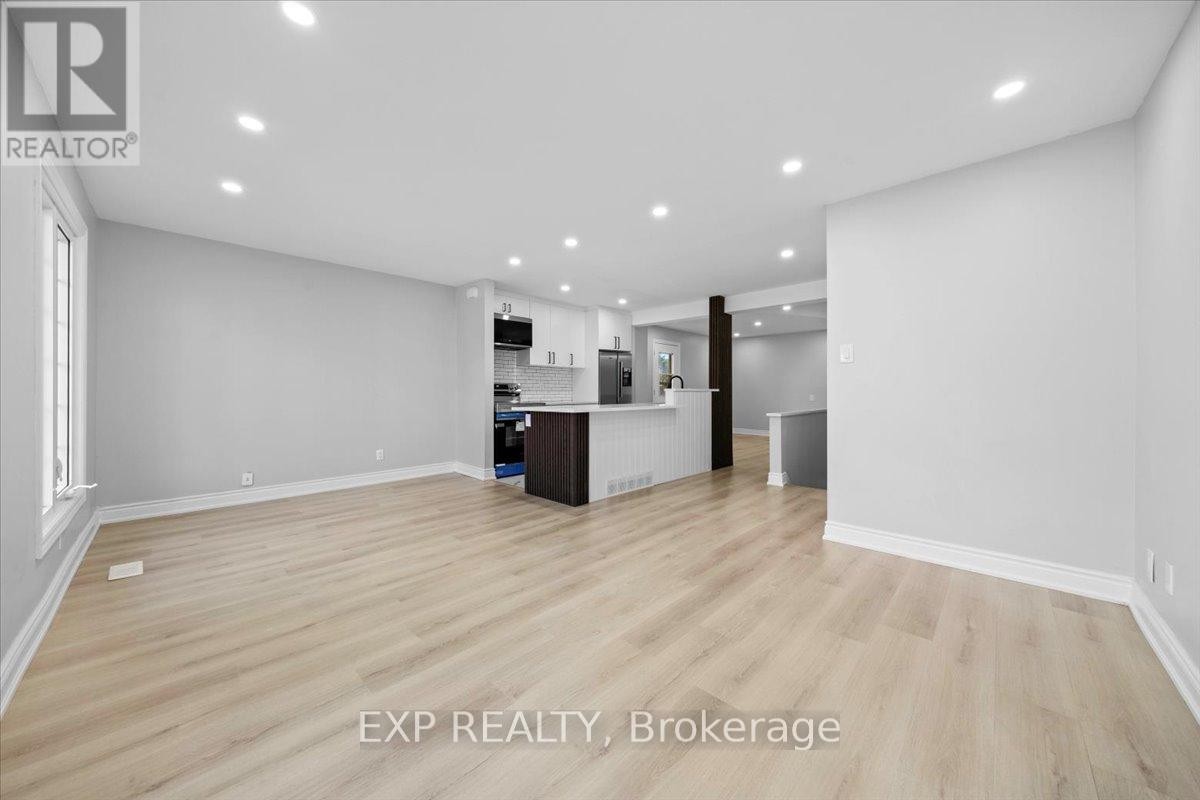 












290 ELDERBERRY TERRACE

,
Ottawa,




Ontario
K1E1Z1

