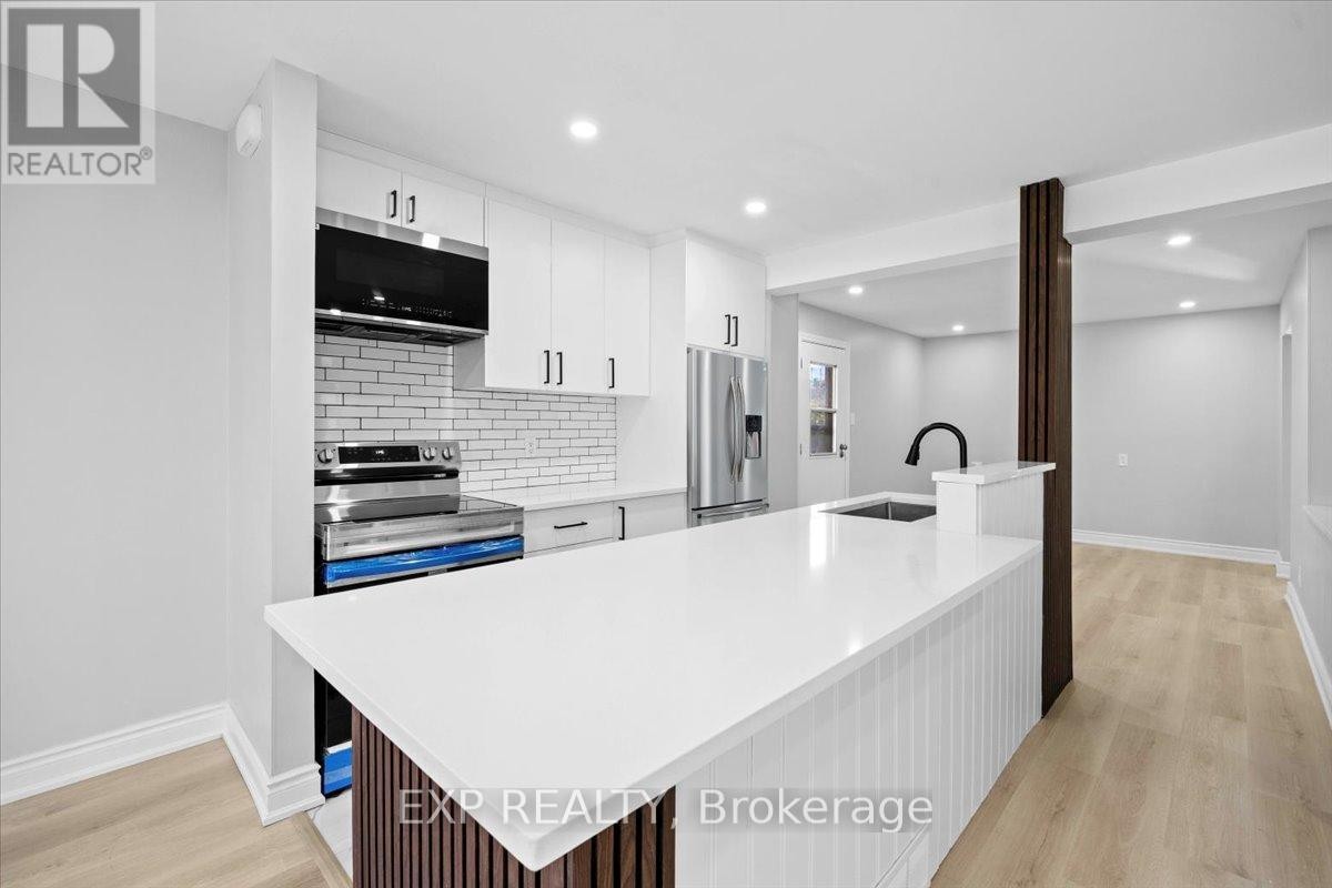 












290 ELDERBERRY TERRACE

,
Ottawa,




Ontario
K1E1Z1

