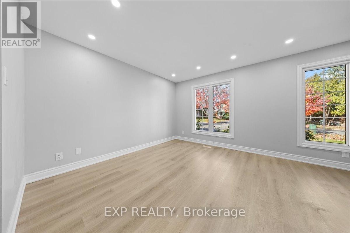 












290 ELDERBERRY TERRACE

,
Ottawa,




Ontario
K1E1Z1

