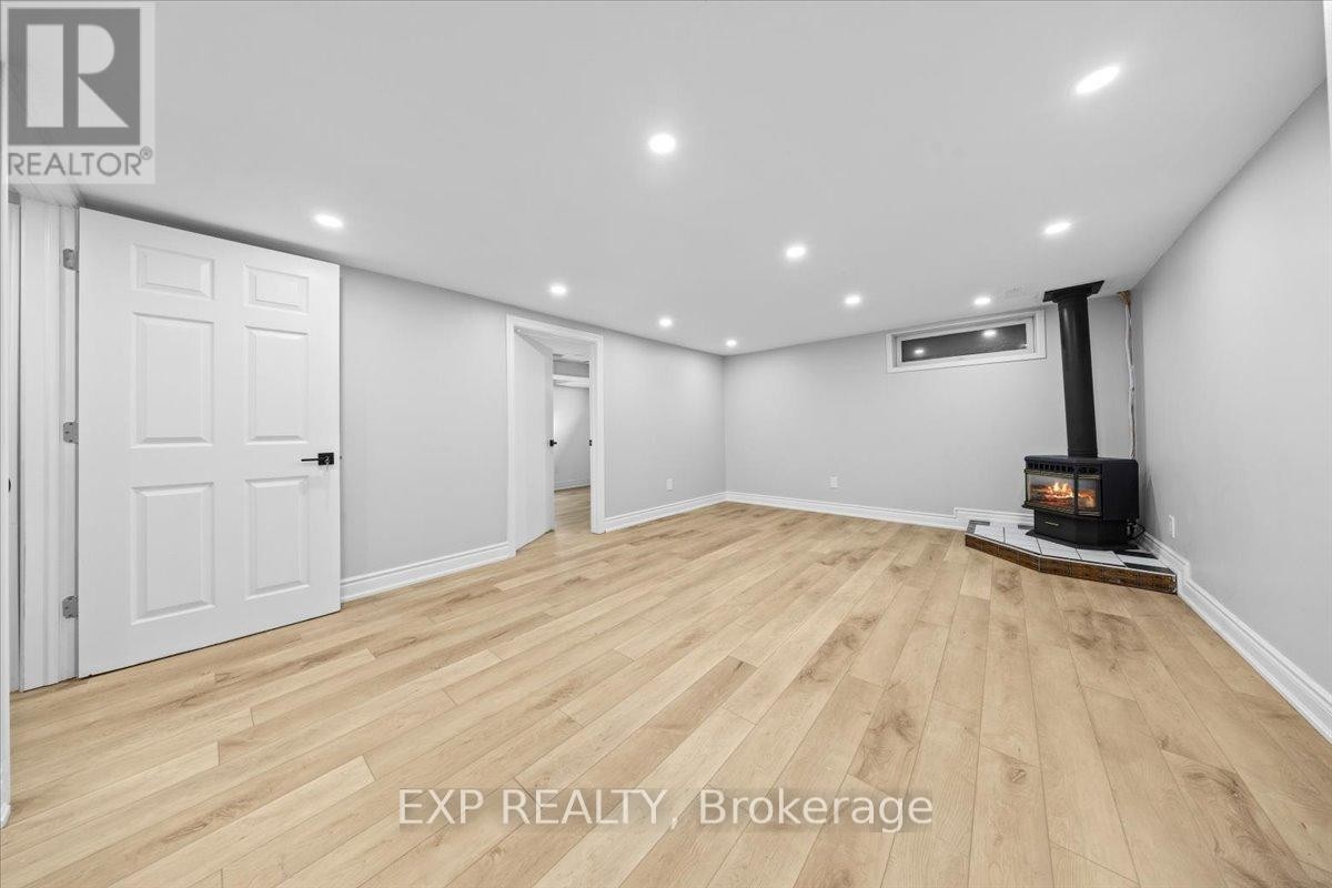 












290 ELDERBERRY TERRACE

,
Ottawa,




Ontario
K1E1Z1

