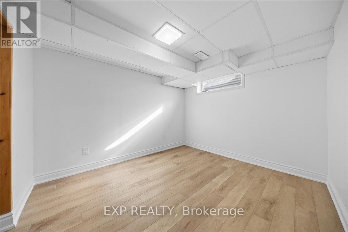 












290 ELDERBERRY TERRACE

,
Ottawa,




Ontario
K1E1Z1

