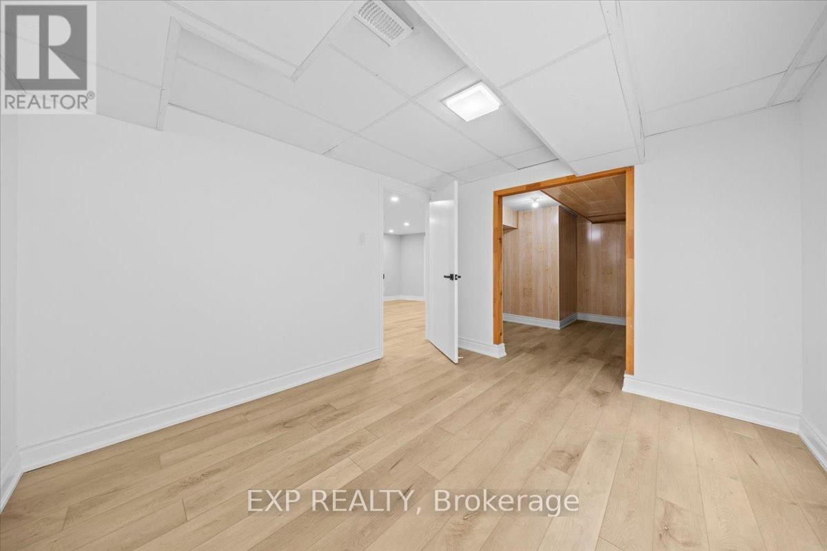 












290 ELDERBERRY TERRACE

,
Ottawa,




Ontario
K1E1Z1

