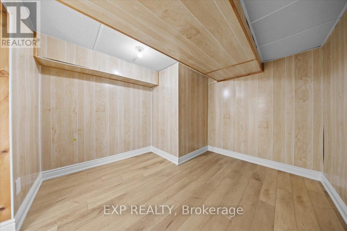 












290 ELDERBERRY TERRACE

,
Ottawa,




Ontario
K1E1Z1

