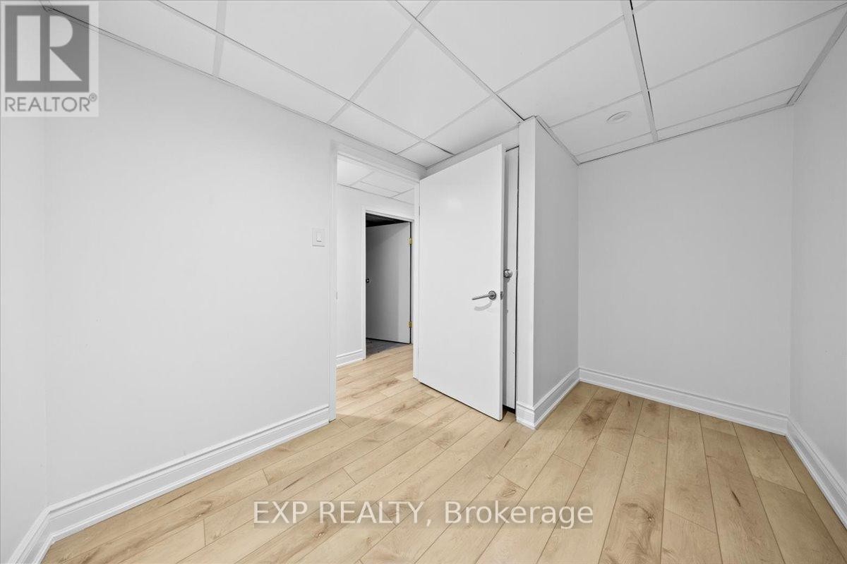 












290 ELDERBERRY TERRACE

,
Ottawa,




Ontario
K1E1Z1

