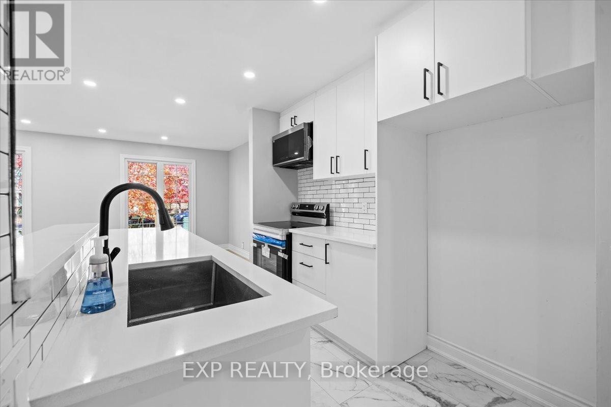 












290 ELDERBERRY TERRACE

,
Ottawa,




Ontario
K1E1Z1

