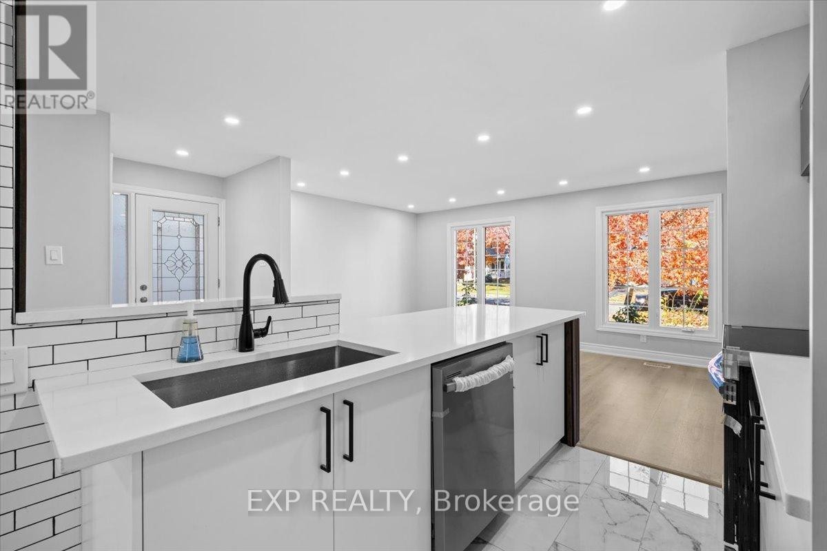 












290 ELDERBERRY TERRACE

,
Ottawa,




Ontario
K1E1Z1

