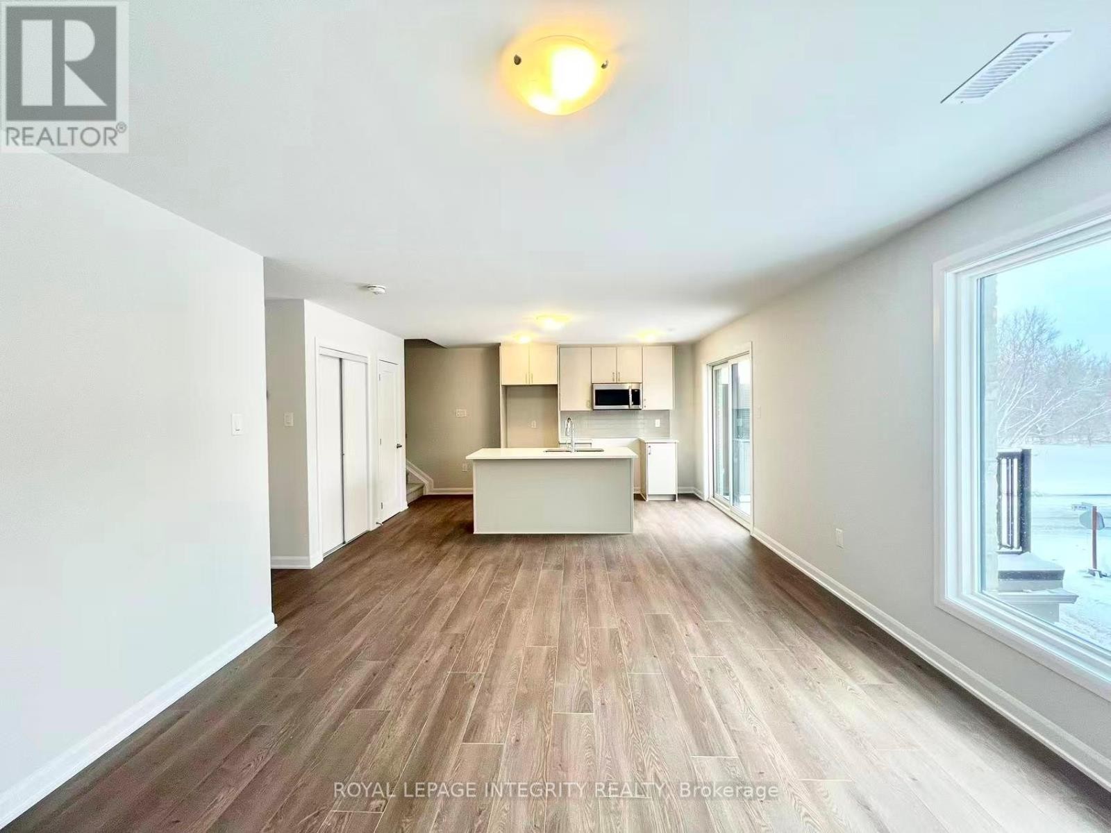 












1120 CREEKWAY PRIVATE

,
Ottawa,




Ontario
K2T0S9

