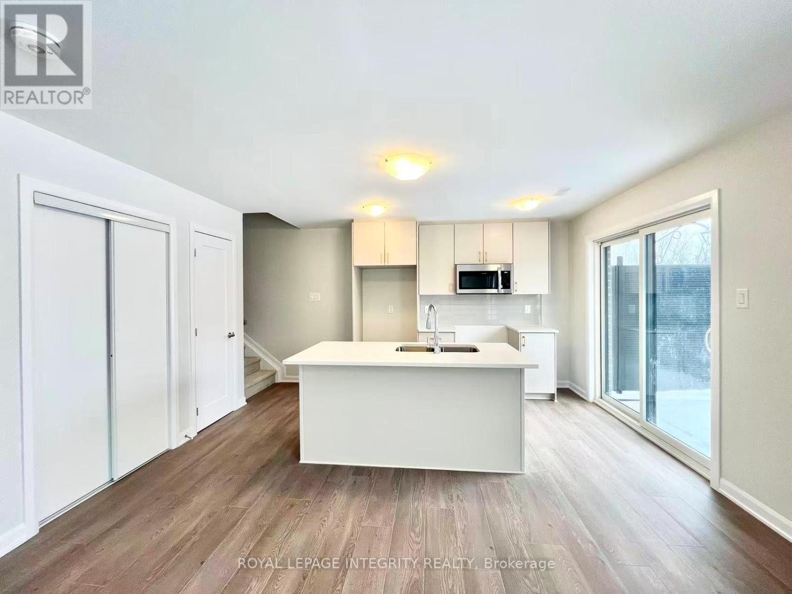 












1120 CREEKWAY PRIVATE

,
Ottawa,




Ontario
K2T0S9

