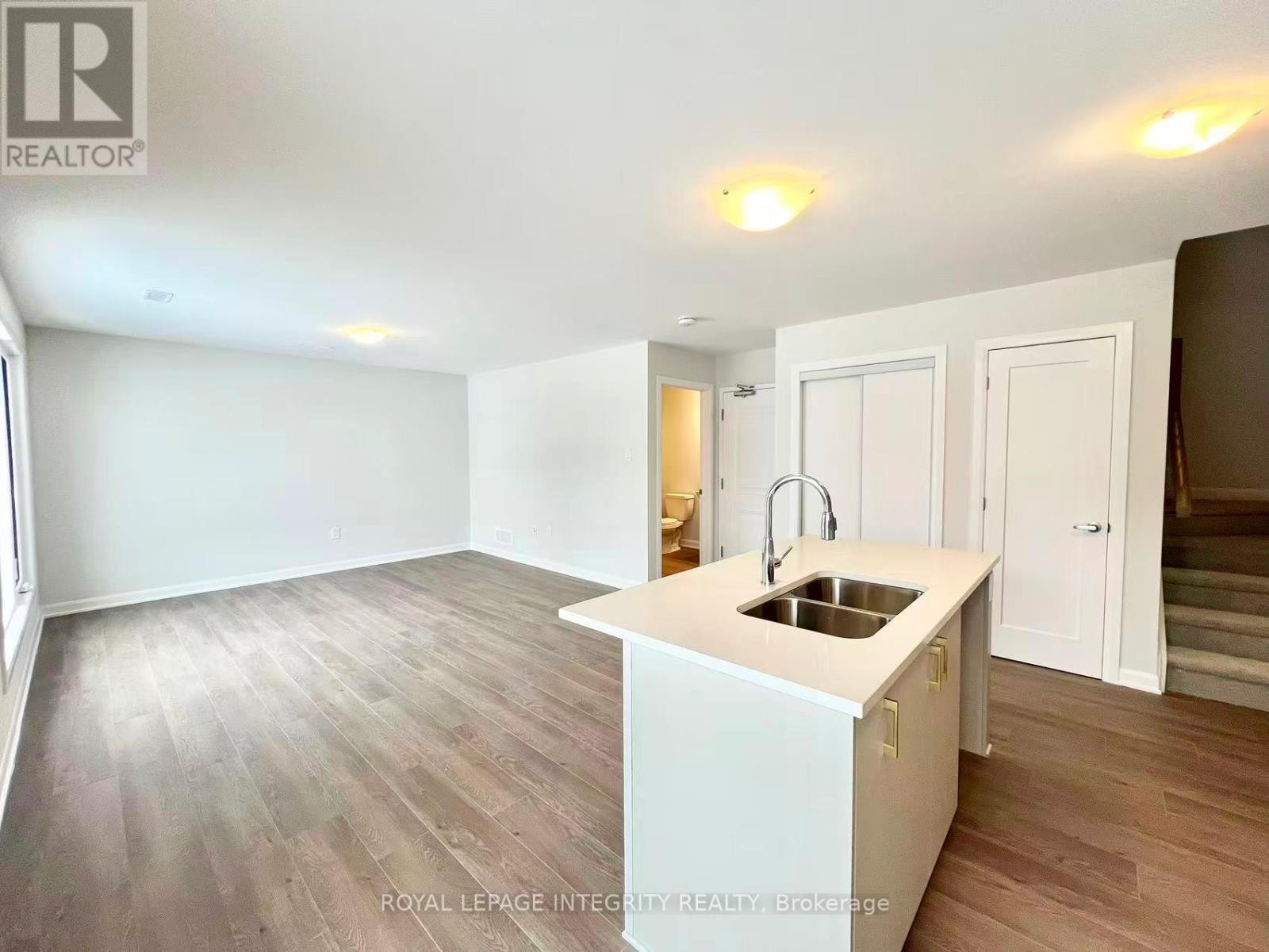 












1120 CREEKWAY PRIVATE

,
Ottawa,




Ontario
K2T0S9

