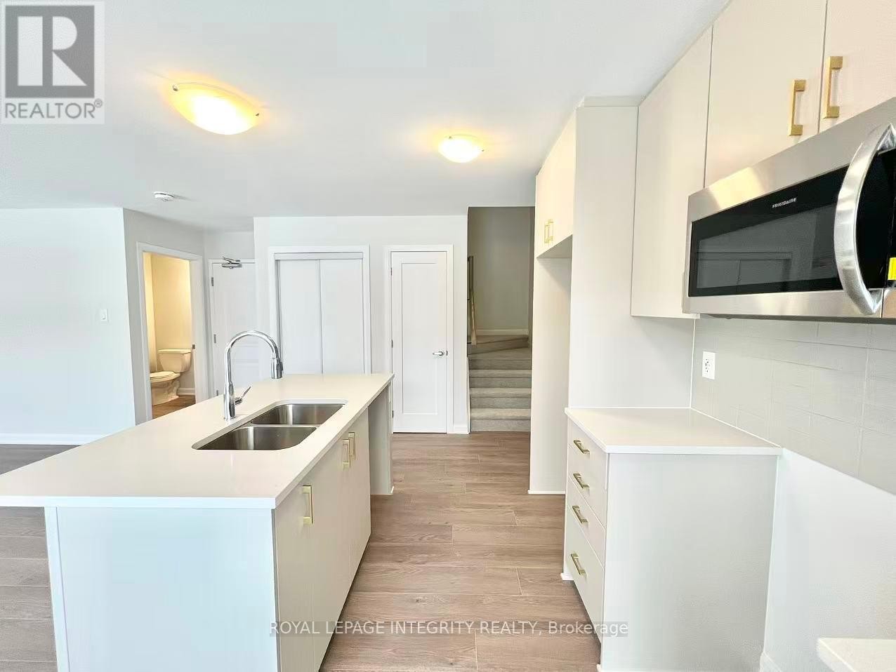 












1120 CREEKWAY PRIVATE

,
Ottawa,




Ontario
K2T0S9

