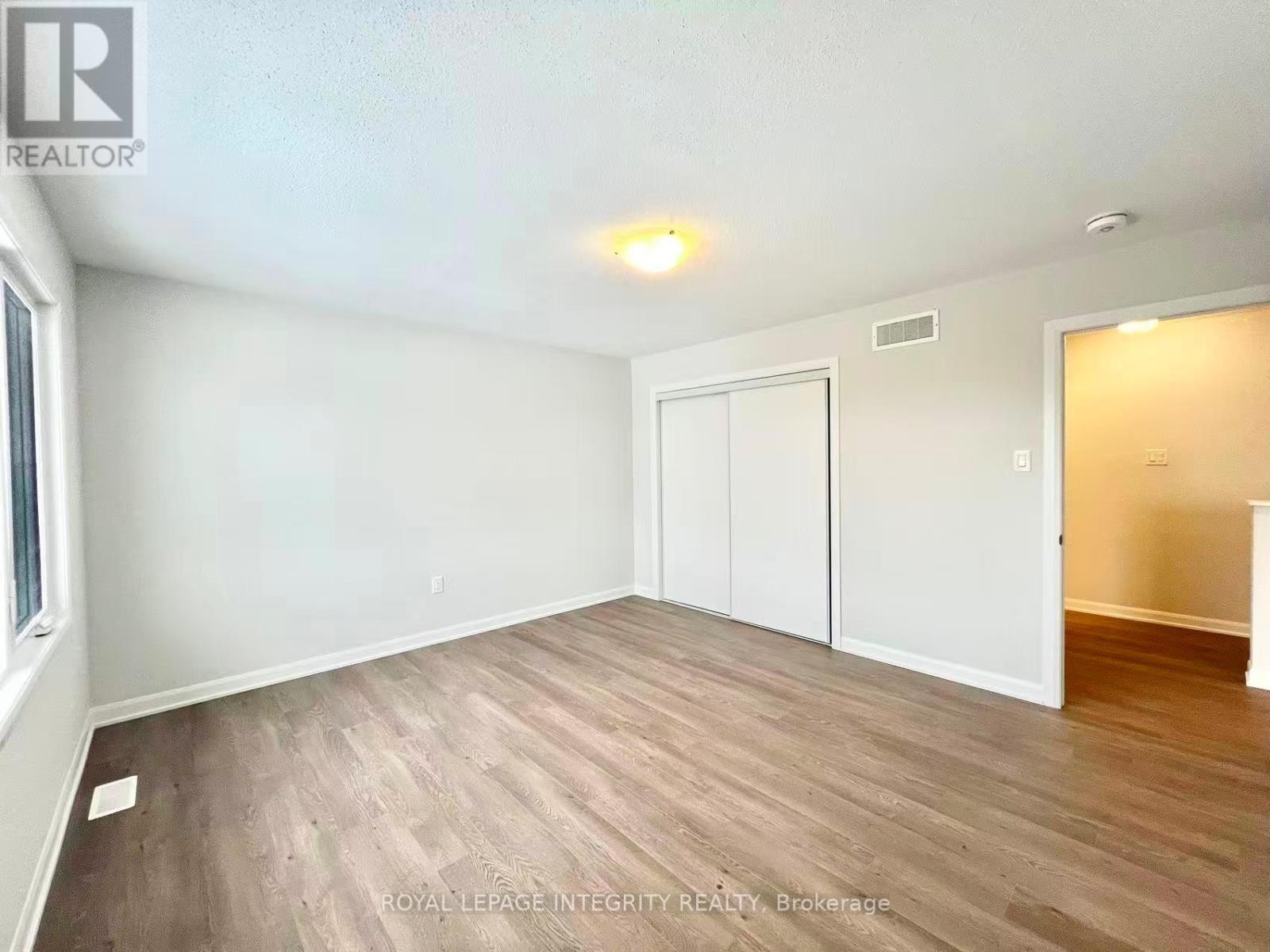 












1120 CREEKWAY PRIVATE

,
Ottawa,




Ontario
K2T0S9

