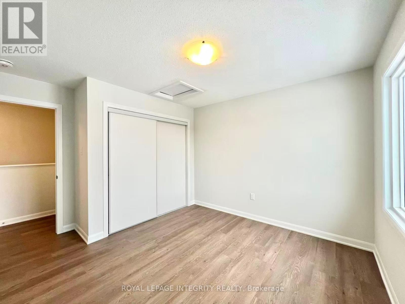 












1120 CREEKWAY PRIVATE

,
Ottawa,




Ontario
K2T0S9

