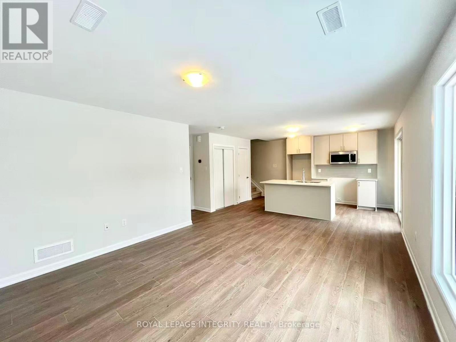 












1120 CREEKWAY PRIVATE

,
Ottawa,




Ontario
K2T0S9

