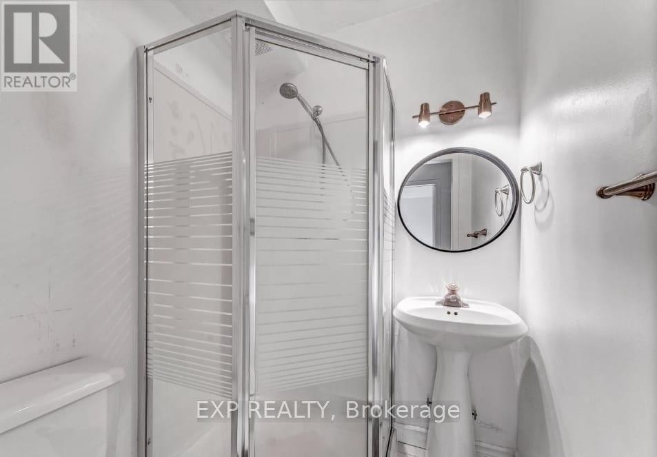 












BASEMENT - 2101 ERIC CRESCENT

,
Ottawa,




Ontario
K1B4P5

