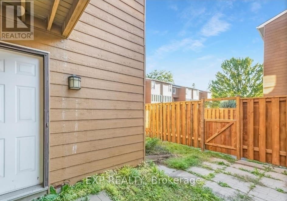 












BASEMENT - 2101 ERIC CRESCENT

,
Ottawa,




Ontario
K1B4P5

