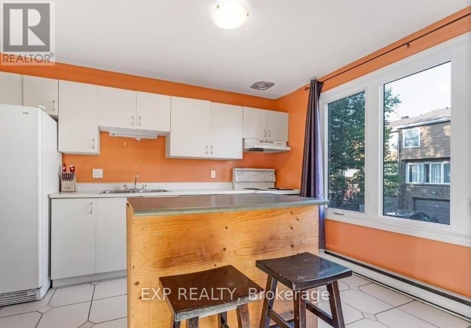 












BASEMENT - 2101 ERIC CRESCENT

,
Ottawa,




Ontario
K1B4P5

